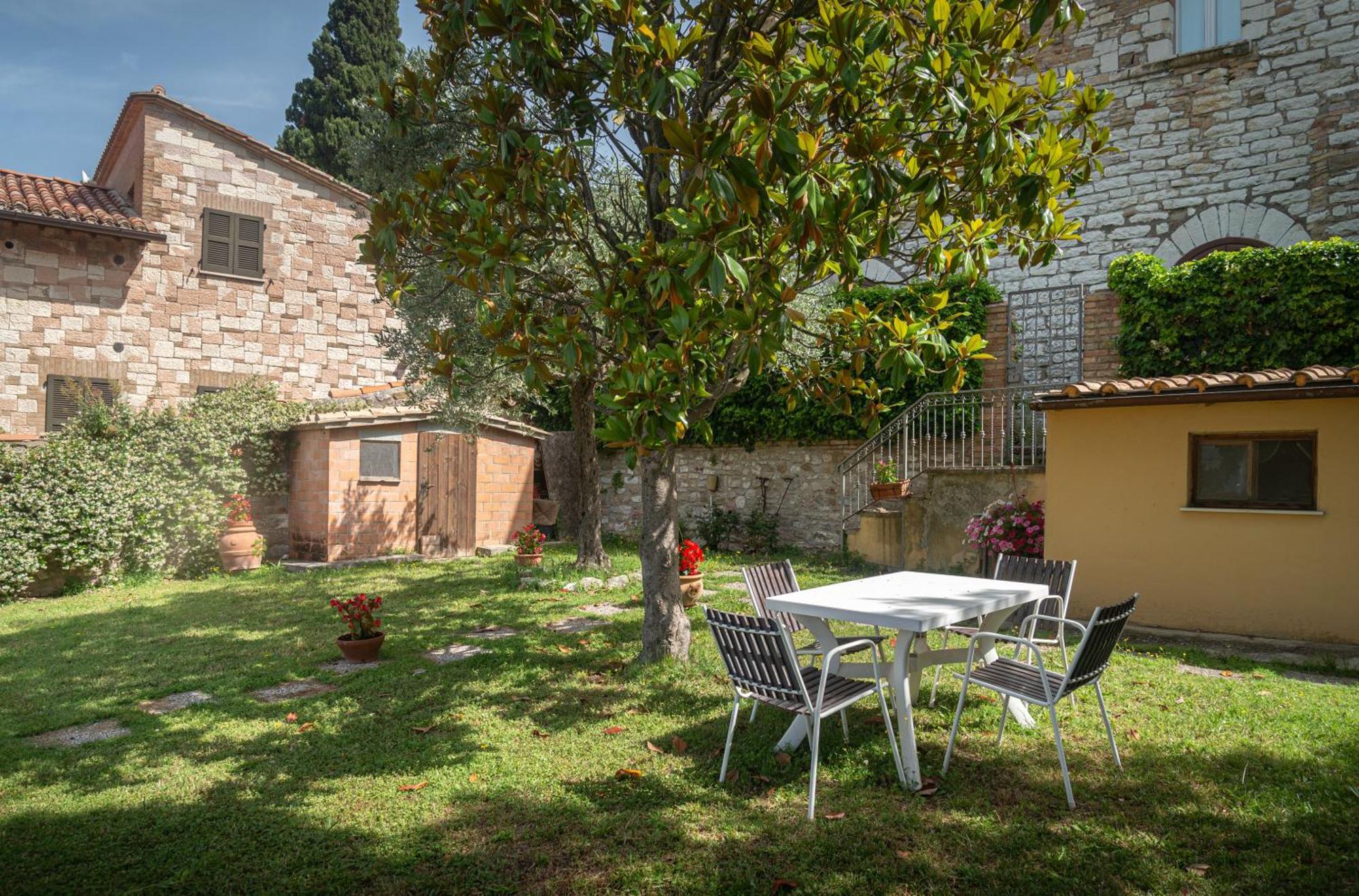 B&B Il Chiostro Assisi Bagian luar foto