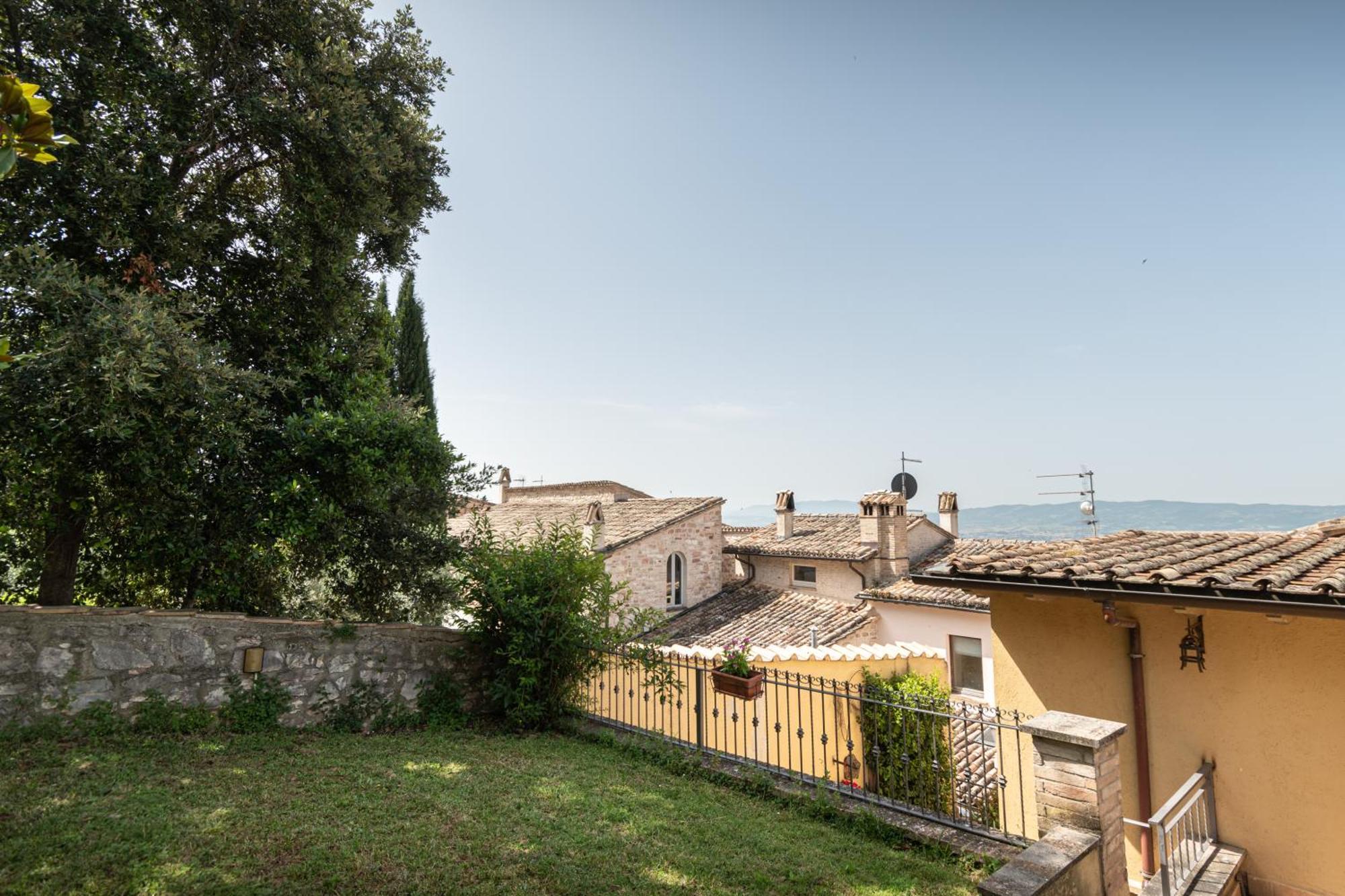 B&B Il Chiostro Assisi Bagian luar foto