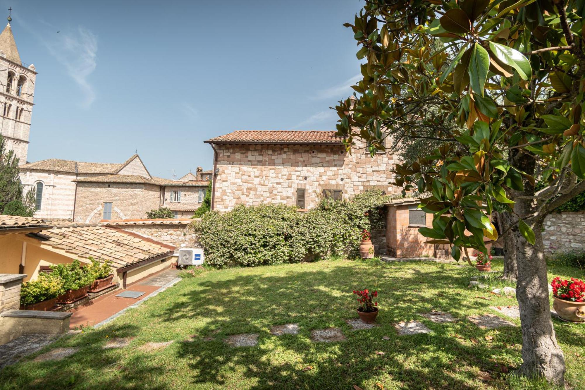 B&B Il Chiostro Assisi Bagian luar foto